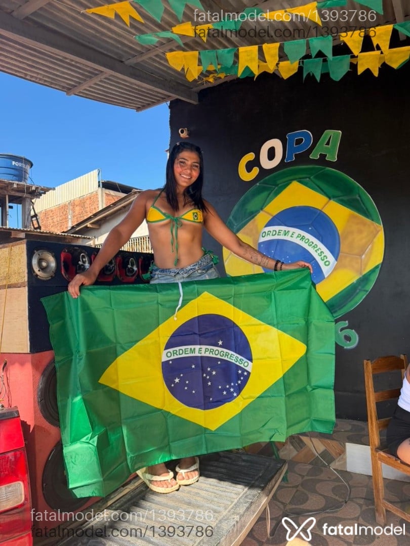 Acompanhante mulher com cabelo grisalho de olhos castanhos em Uruará - Valkiria