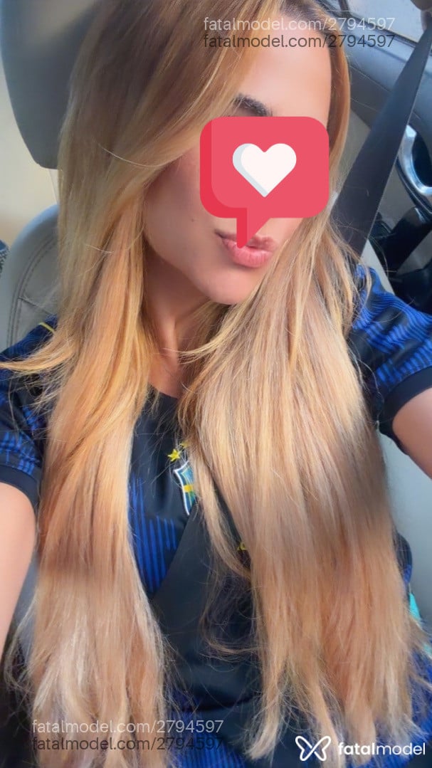 Acompanhante mulher loira (o) de olhos castanhos - Vanessa