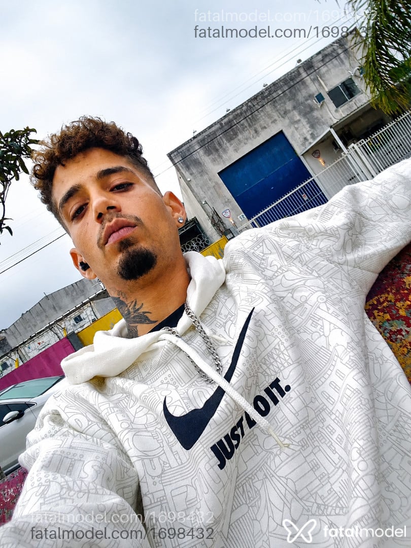 Acompanhante homem loira (o) de olhos verdes em São José - Leandro
