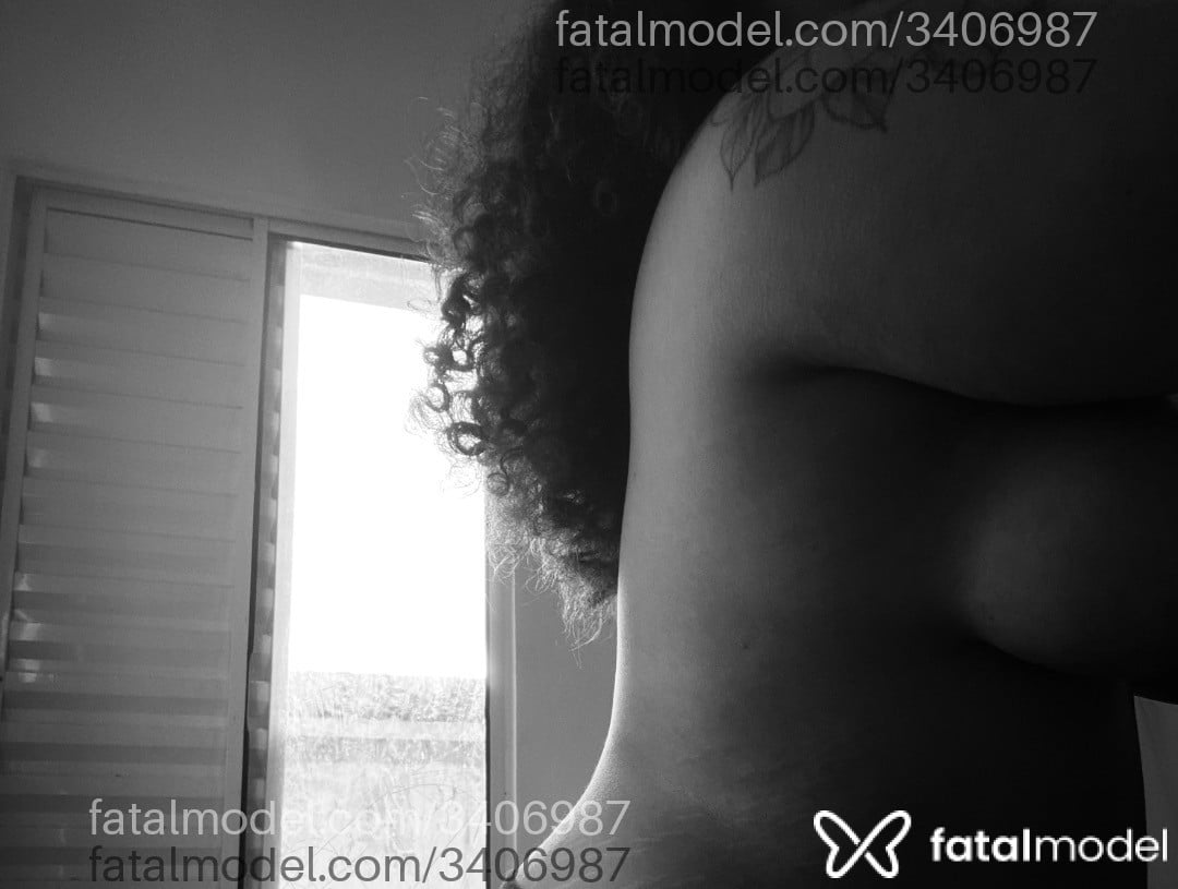 Acompanhante mulher morena (o) de olhos castanhos em Virtual Acompanhante mulher morena (o) de olhos castanhos em Virtual - Zakia