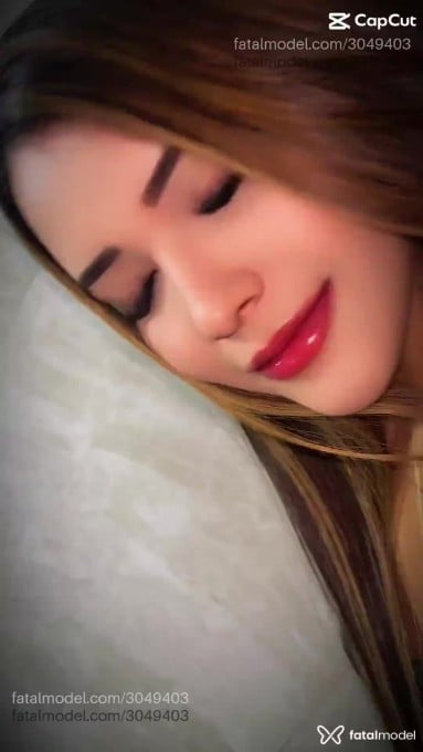 Acompanhante mulher com cabelo castanho de olhos castanhos em Campinas Acompanhante mulher com cabelo castanho de olhos castanhos em Campinas - Jullia Bellíne
