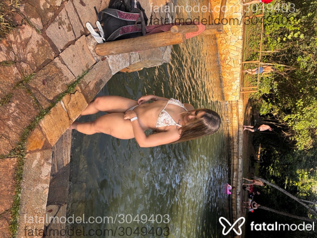Acompanhante mulher com cabelo castanho de olhos castanhos em Campinas Acompanhante mulher com cabelo castanho de olhos castanhos em Campinas - Jullia Bellíne