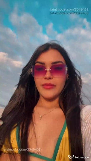Acompanhante mulher com cabelo castanho de olhos castanhos em Campinas Acompanhante mulher com cabelo castanho de olhos castanhos em Campinas - Jullia Bellíne