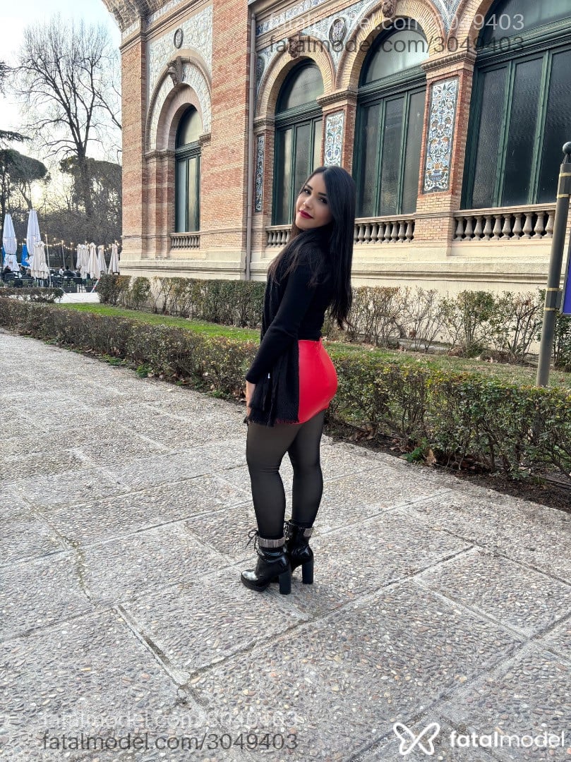Acompanhante mulher com cabelo castanho de olhos castanhos em Campinas Acompanhante mulher com cabelo castanho de olhos castanhos em Campinas - Jullia Bellíne