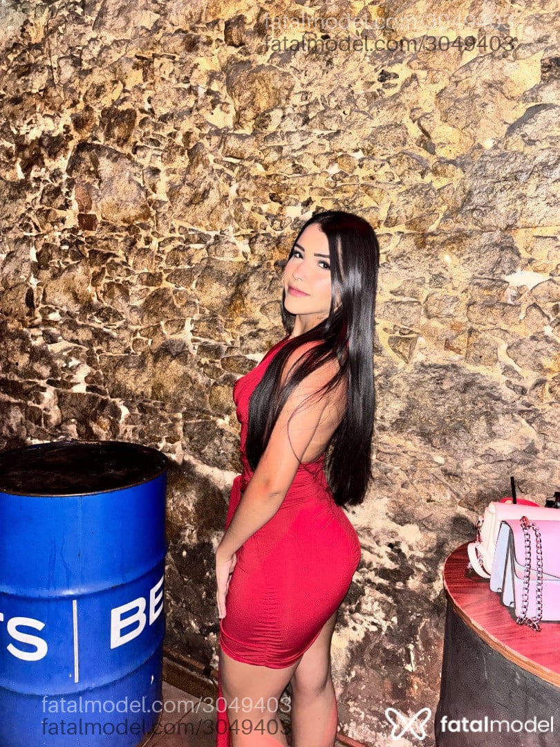 Acompanhante mulher com cabelo castanho de olhos castanhos em Campinas Acompanhante mulher com cabelo castanho de olhos castanhos em Campinas - Jullia Bellíne