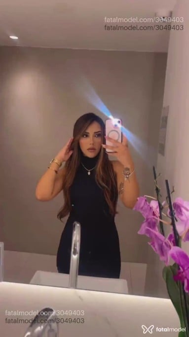 Acompanhante mulher com cabelo castanho de olhos castanhos em Campinas Acompanhante mulher com cabelo castanho de olhos castanhos em Campinas - Jullia Bellíne