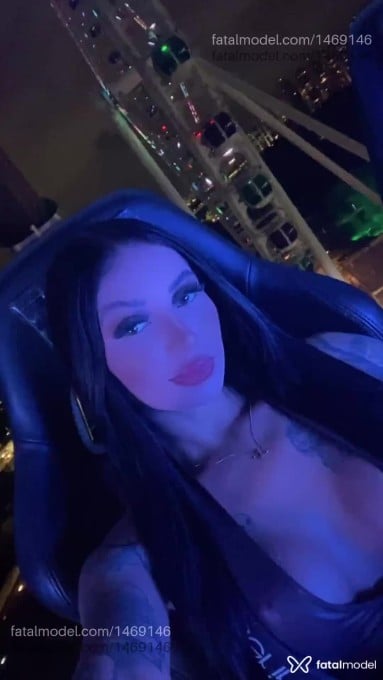 Acompanhante mulher com cabelo castanho de olhos mel - Nathi Acompanhante mulher com cabelo castanho de olhos mel - Nathi