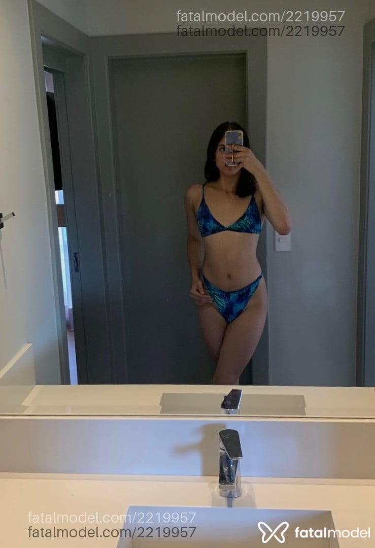 Acompanhante mulher trans com cabelo castanho de olhos castanhos em São Paulo Acompanhante mulher trans com cabelo castanho de olhos castanhos em São Paulo - Carol