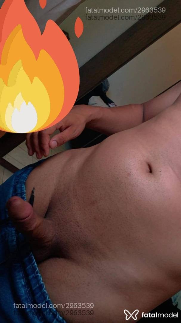 Acompanhante homem com cabelo castanho de olhos pretos em Blumenau - Felipe