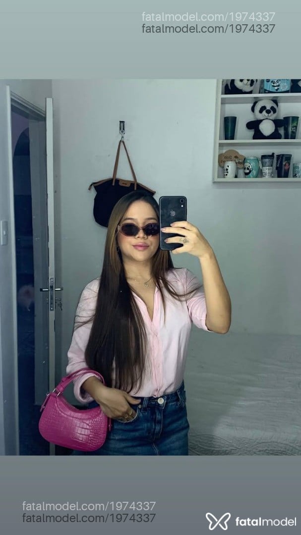 Acompanhante mulher com cabelo castanho de olhos castanhos em Videira Acompanhante mulher com cabelo castanho de olhos castanhos em Videira - Ariel