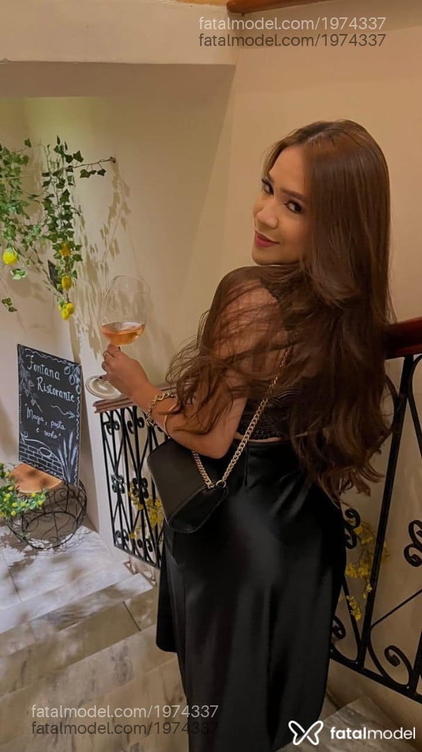 Acompanhante mulher com cabelo castanho de olhos castanhos em Videira Acompanhante mulher com cabelo castanho de olhos castanhos em Videira - Ariel