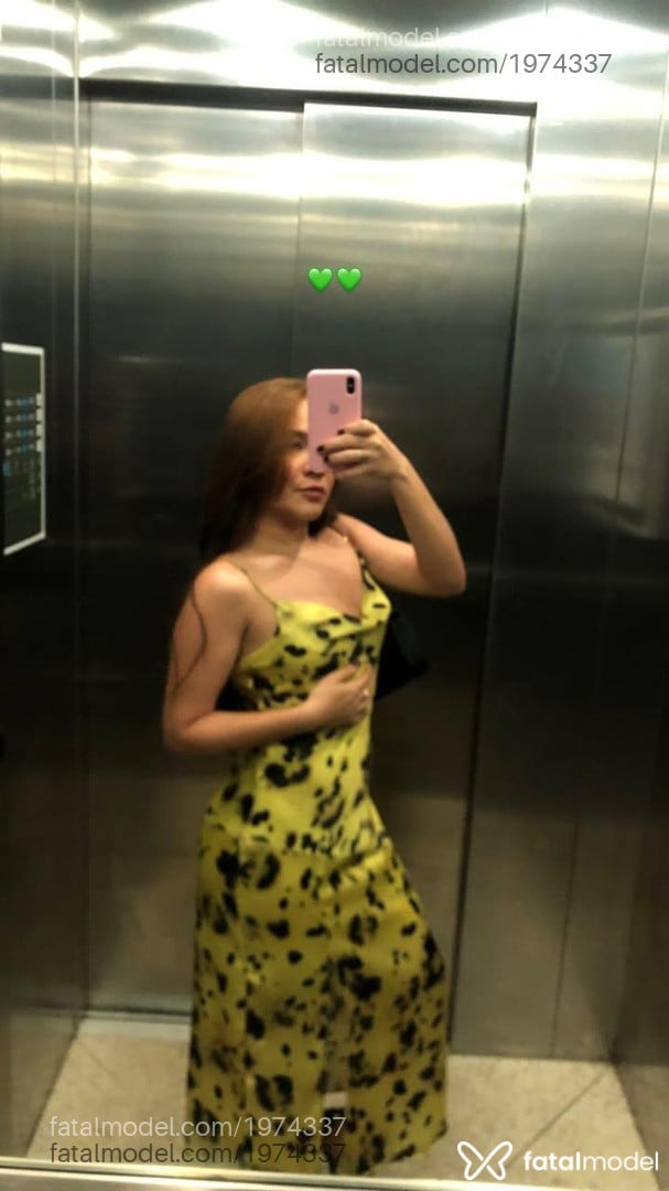 Acompanhante mulher com cabelo castanho de olhos castanhos em Videira Acompanhante mulher com cabelo castanho de olhos castanhos em Videira - Ariel