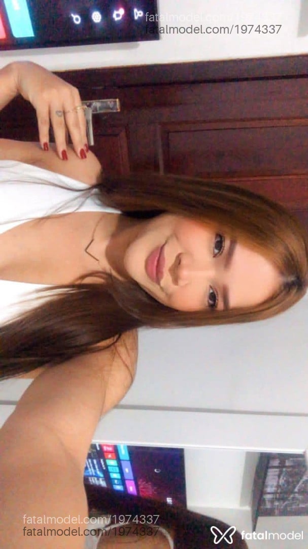 Acompanhante mulher com cabelo castanho de olhos castanhos em Videira Acompanhante mulher com cabelo castanho de olhos castanhos em Videira - Ariel