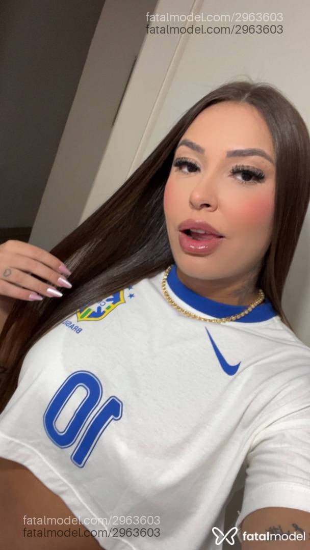 Acompanhante mulher com cabelo castanho de olhos castanhos em Bragança Paulista - Vick Lux