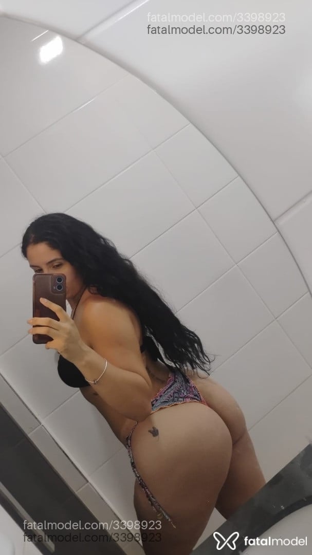 Acompanhante mulher com cabelo castanho de olhos castanhos em Virtual Acompanhante mulher com cabelo castanho de olhos castanhos em Virtual - Júlia Oliveira