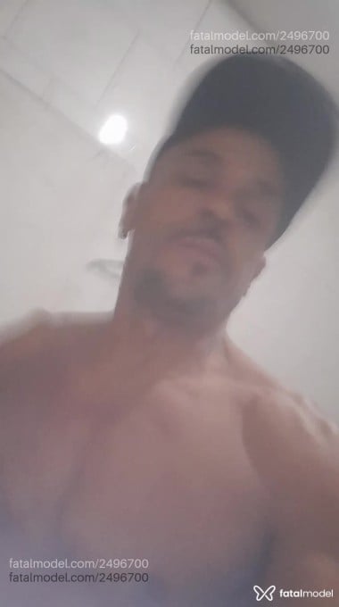 Acompanhante homem sem cabelo de olhos castanhos em Florianópolis Acompanhante homem sem cabelo de olhos castanhos em Florianópolis - Giobem