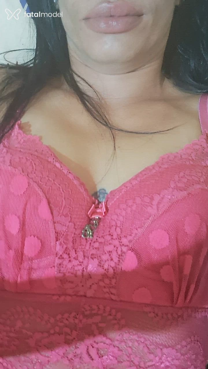 Acompanhante mulher com cabelo colorido de olhos castanhos - Morena