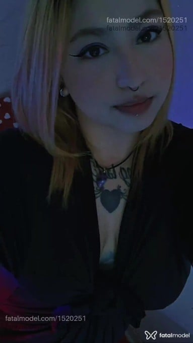Acompanhante mulher com cabelo colorido de olhos castanhos em Sertãozinho Acompanhante mulher com cabelo colorido de olhos castanhos em Sertãozinho - Karine Braga