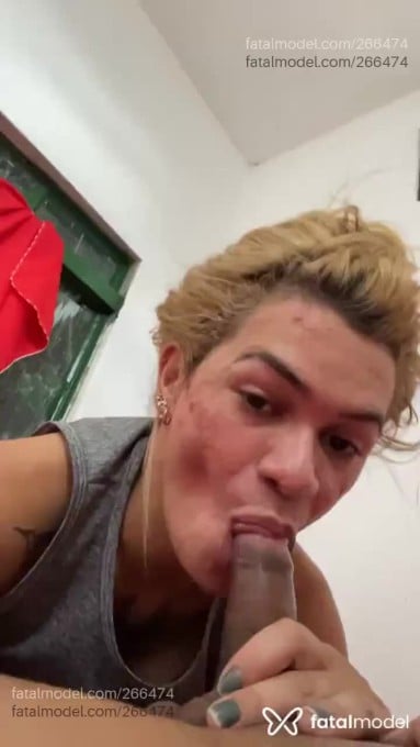 Acompanhante travesti com cabelo colorido de olhos mel em Peixoto de Azevedo Acompanhante travesti com cabelo colorido de olhos mel em Peixoto de Azevedo - Bianca
