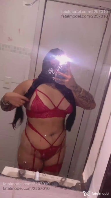 Acompanhante mulher morena (o) de olhos castanhos - Emilly
