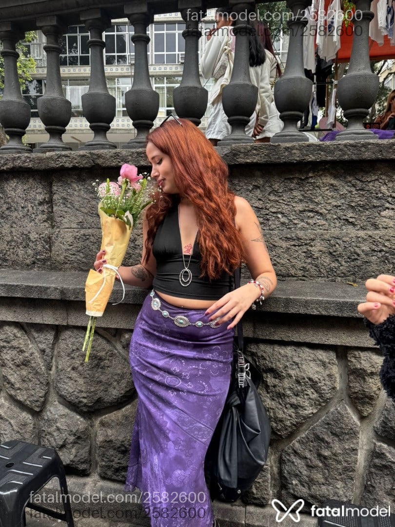 Acompanhante mulher ruiva (o) de olhos mel - Rosée Acompanhante mulher ruiva (o) de olhos mel - Rosée