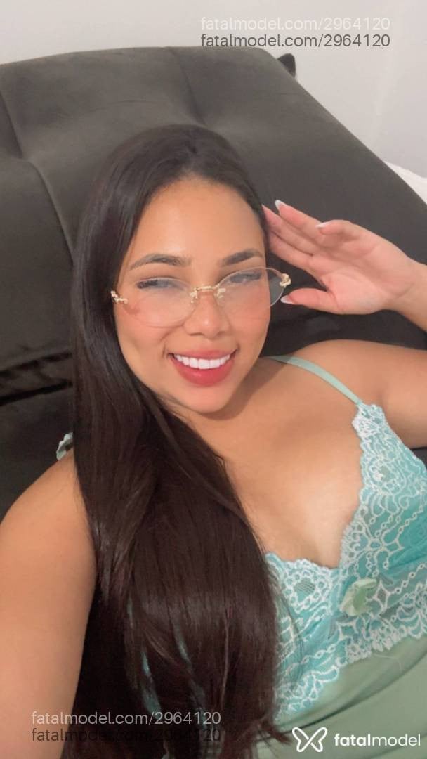 Acompanhante mulher com cabelo castanho de olhos castanhos - Mel