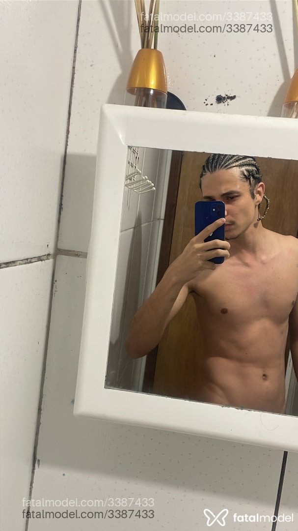 Acompanhante homem morena (o) de olhos castanhos - Deene