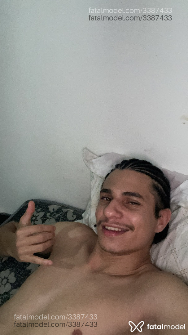 Acompanhante homem morena (o) de olhos castanhos - Deene