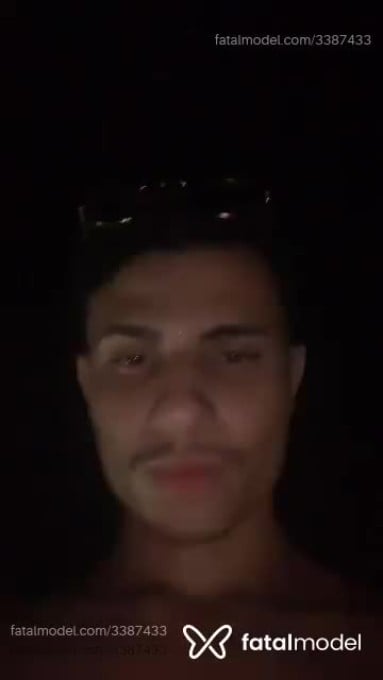 Acompanhante homem morena (o) de olhos castanhos - Deene