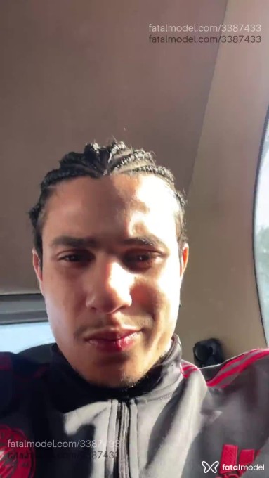 Acompanhante homem morena (o) de olhos castanhos - Deene