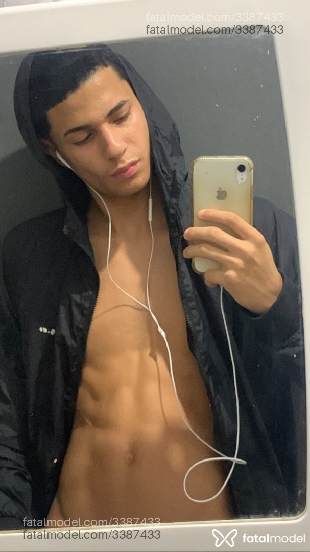 Acompanhante homem morena (o) de olhos castanhos - Deene