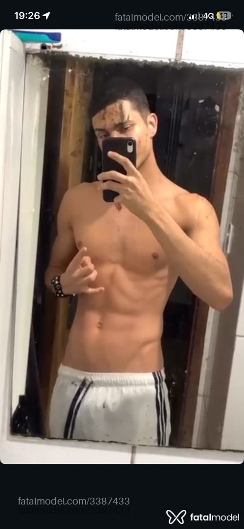 Acompanhante homem morena (o) de olhos castanhos em Rio de Janeiro - Deene