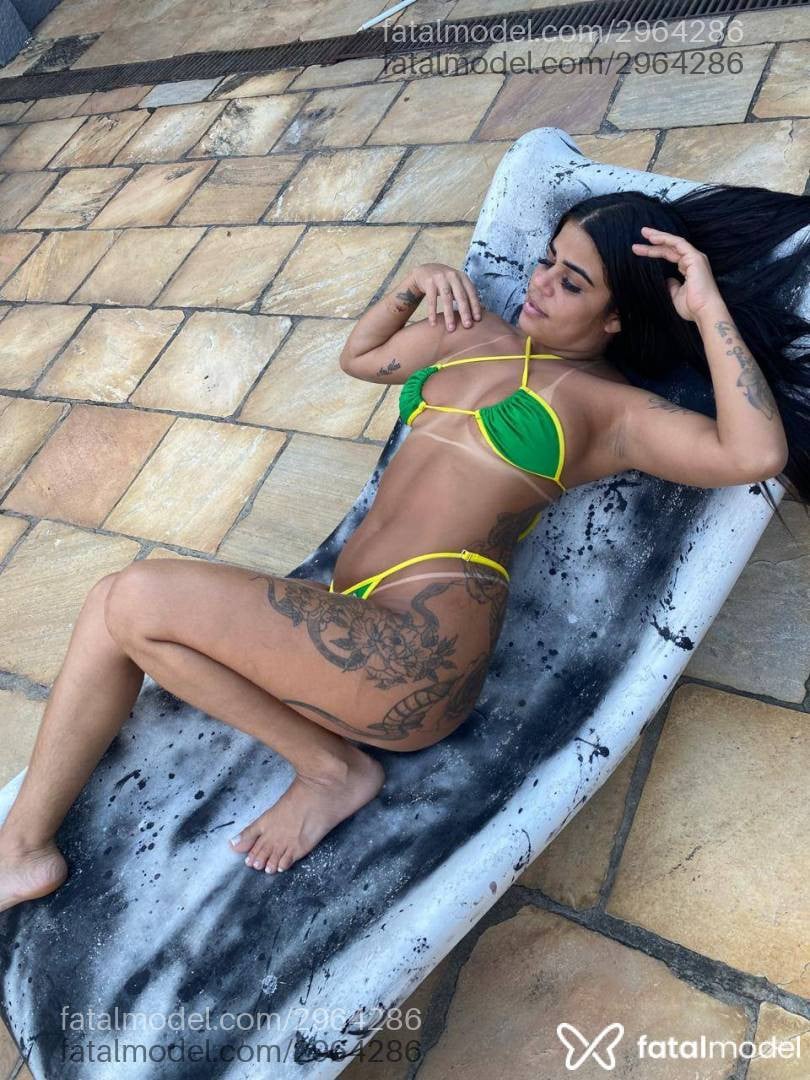 Acompanhante mulher morena (o) de olhos pretos - Mari