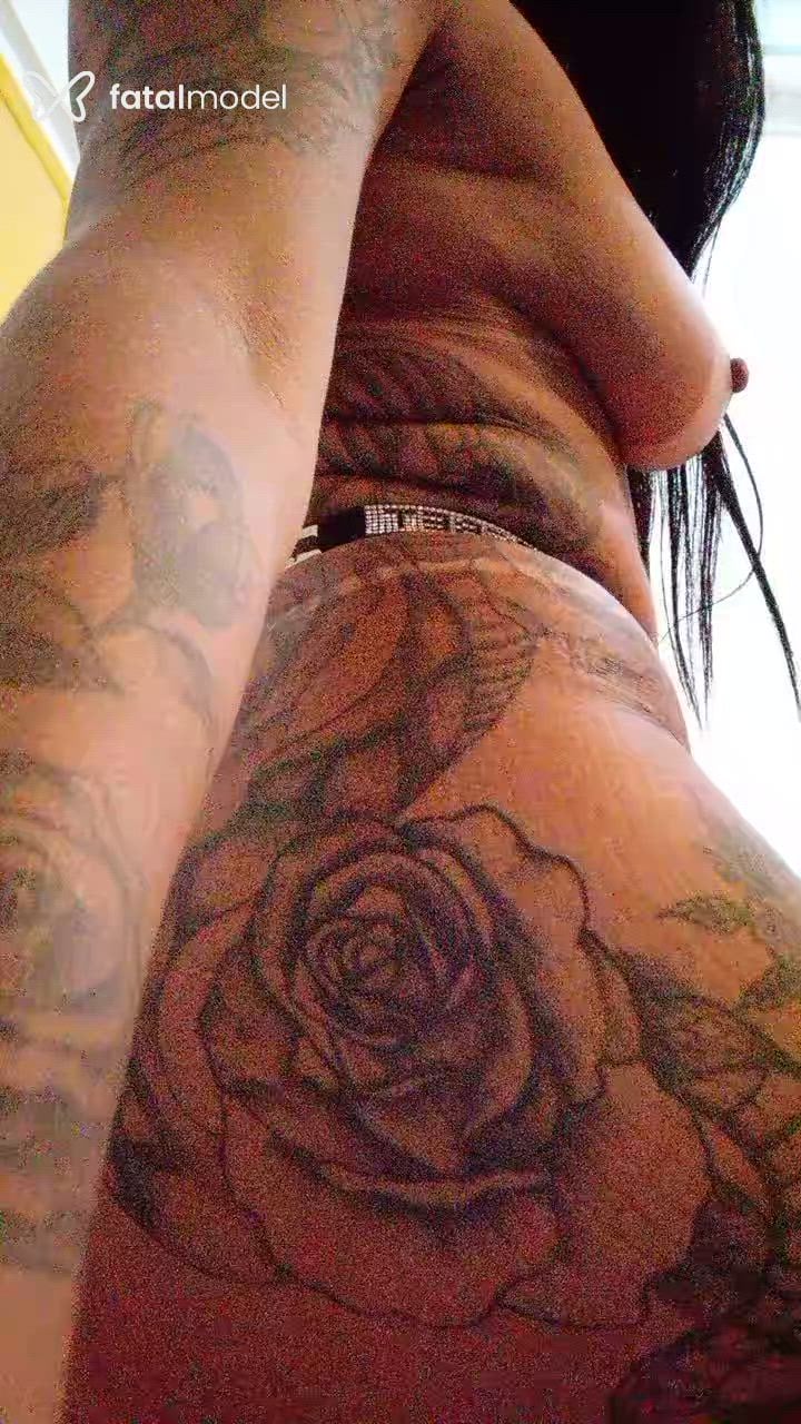 Acompanhante mulher morena (o) de olhos pretos - Mari