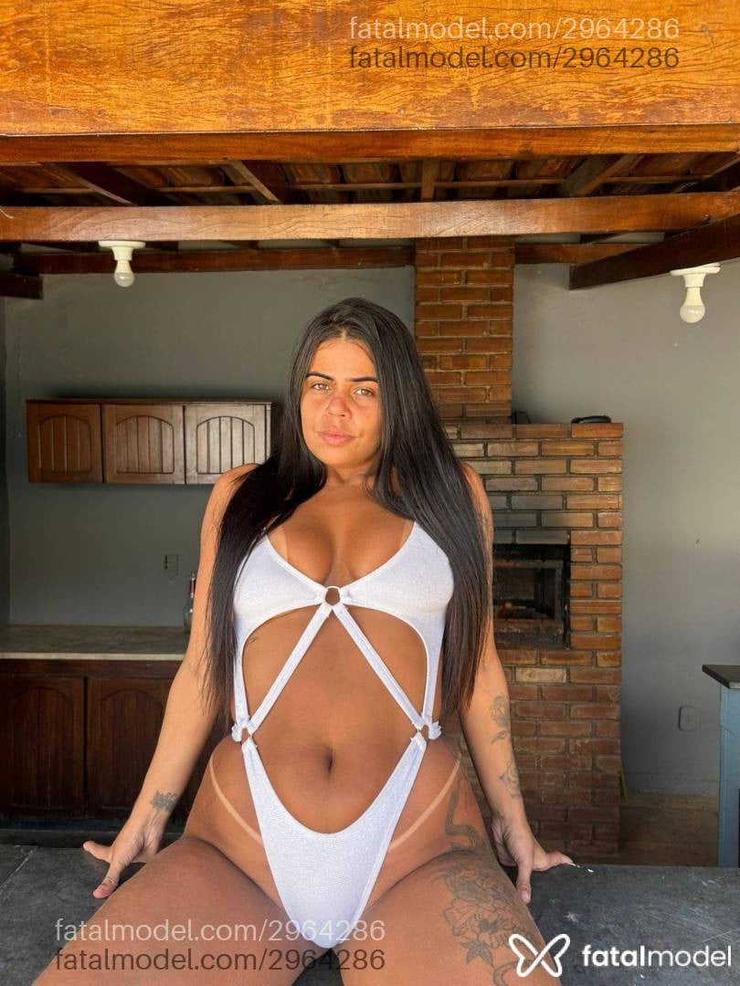 Acompanhante mulher morena (o) de olhos pretos - Mari