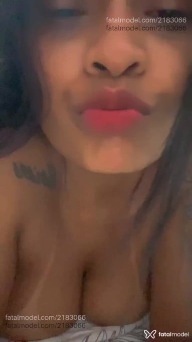 Acompanhante mulher morena (o) de olhos castanhos - Annee