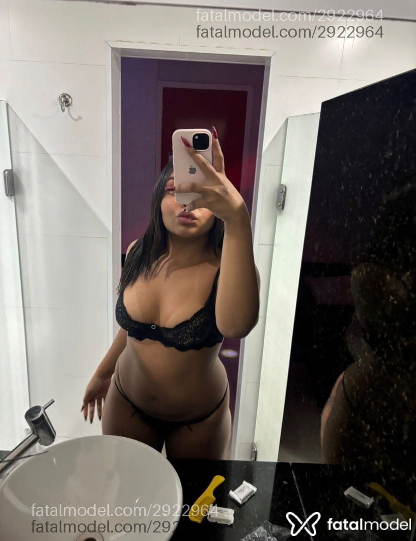 Acompanhante mulher com cabelo castanho de olhos pretos em Lagoa da Prata Acompanhante mulher com cabelo castanho de olhos pretos em Lagoa da Prata - Júlia