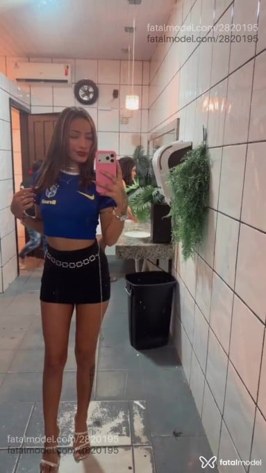 Acompanhante mulher morena (o) de olhos pretos em Campo Novo do Parecis - Karol