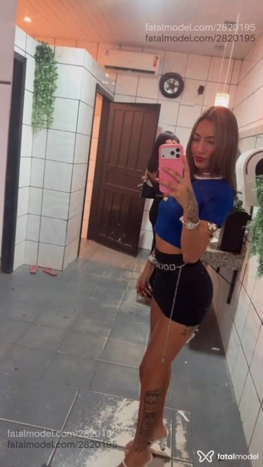 Acompanhante mulher morena (o) de olhos pretos em Campo Novo do Parecis - Karol