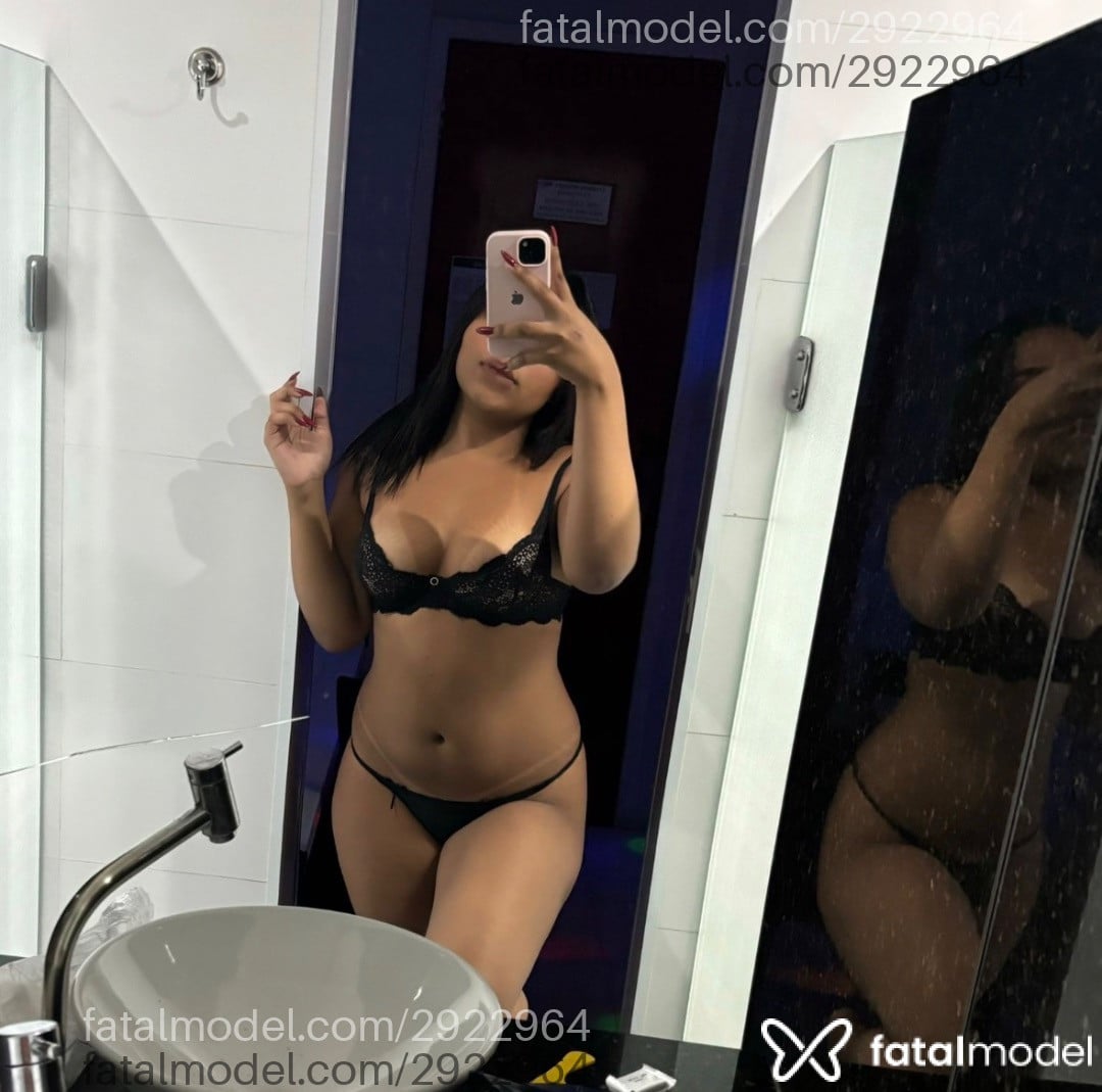 Acompanhante mulher com cabelo castanho de olhos pretos em Lagoa da Prata Acompanhante mulher com cabelo castanho de olhos pretos em Lagoa da Prata - Júlia