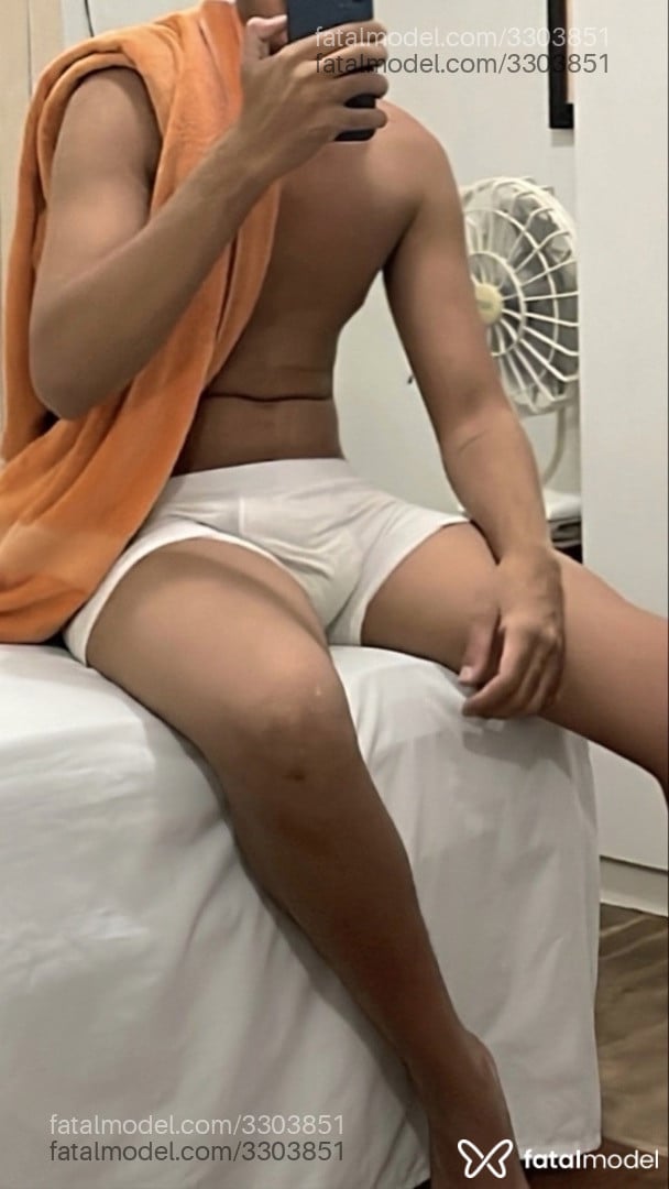 Acompanhante homem com cabelo castanho de olhos castanhos em Belo Horizonte Acompanhante homem com cabelo castanho de olhos castanhos em Belo Horizonte - Felipe