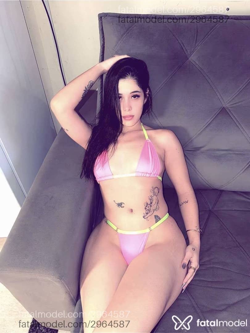 Acompanhante mulher com cabelo castanho de olhos castanhos - Pietra Gabrele