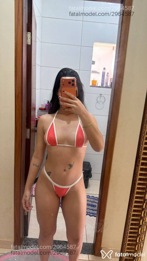Acompanhante mulher com cabelo castanho de olhos castanhos - Pietra Gabrele