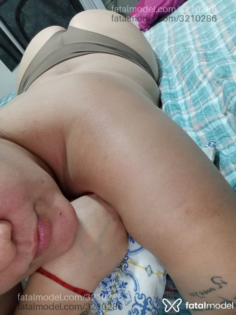 Acompanhante mulher com cabelo castanho de olhos castanhos em Salvador - Isis