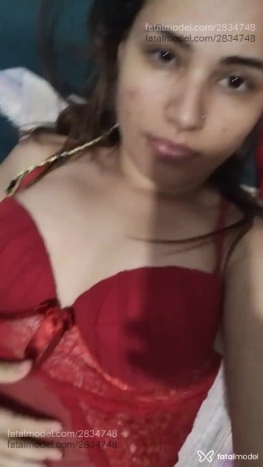 Acompanhante mulher com cabelo castanho de olhos castanhos - Gabriely Acompanhante mulher com cabelo castanho de olhos castanhos - Gabriely