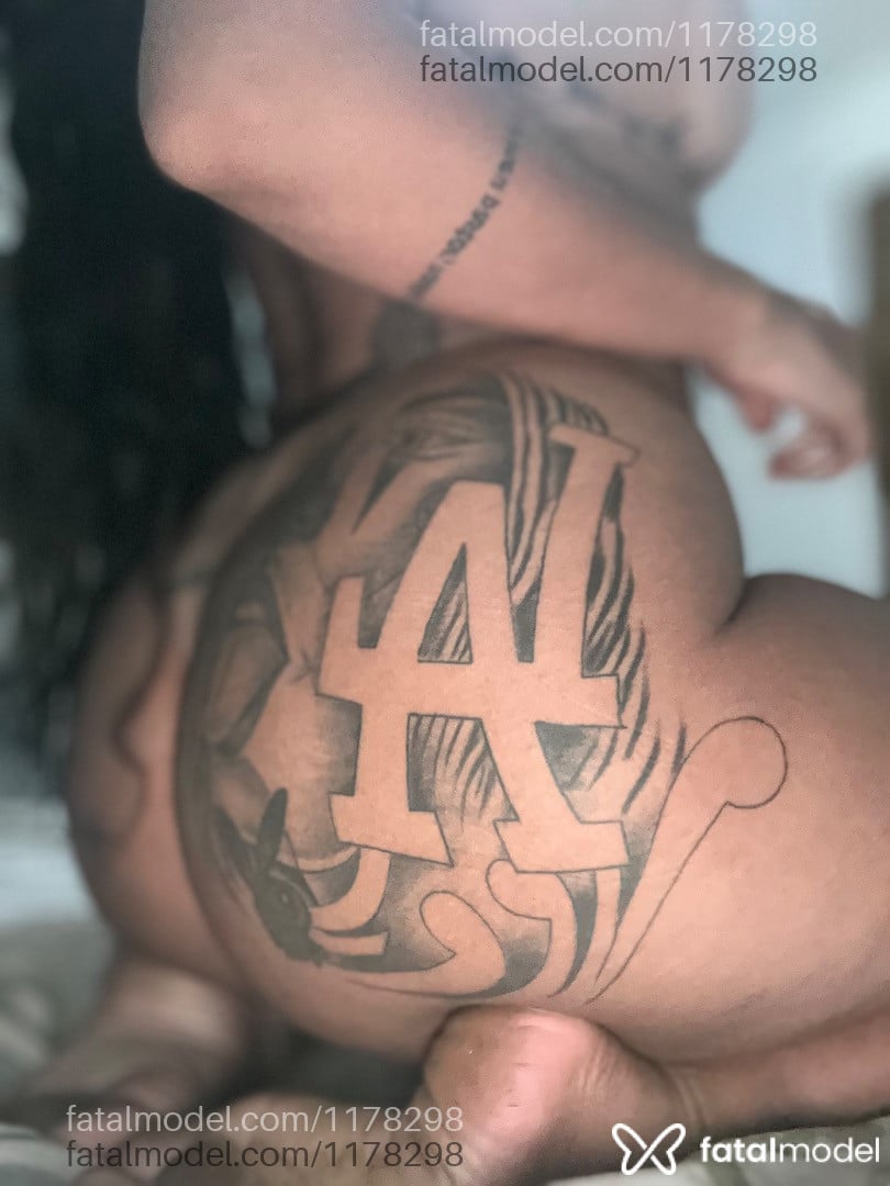 Acompanhante travesti com cabelo castanho de olhos castanhos em Campina Grande - Erika Suzuky
