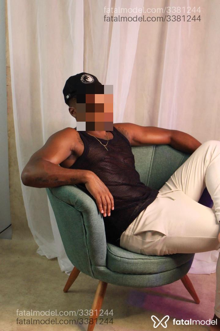 Acompanhante homem morena (o) de olhos castanhos - Vinicius