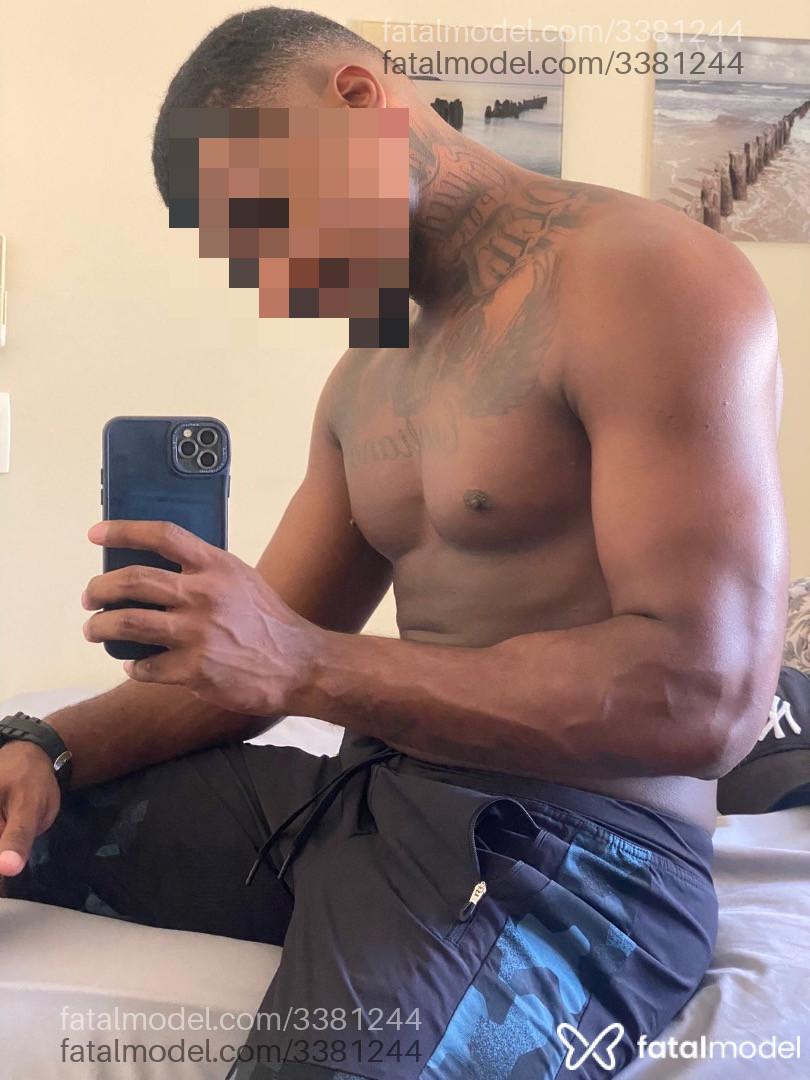 Acompanhante homem morena (o) de olhos castanhos - Vinicius