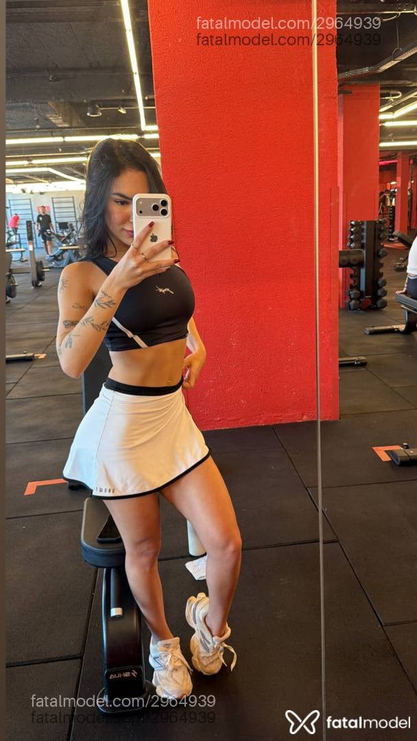 Acompanhante mulher com cabelo castanho de olhos castanhos - Fernanda Campos