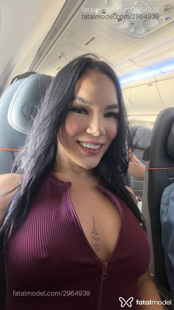 Acompanhante mulher com cabelo castanho de olhos castanhos - Fernanda Campos